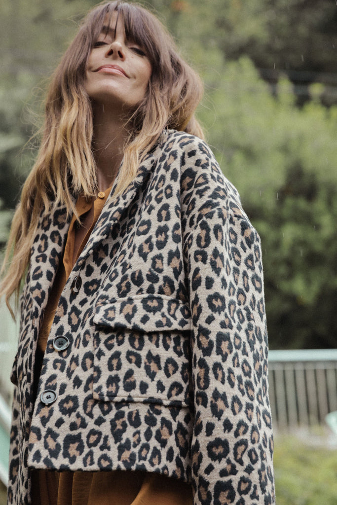 MANTEAU COURT LUNO LÉOPARD - PLUME PARIS - La mode en précommande