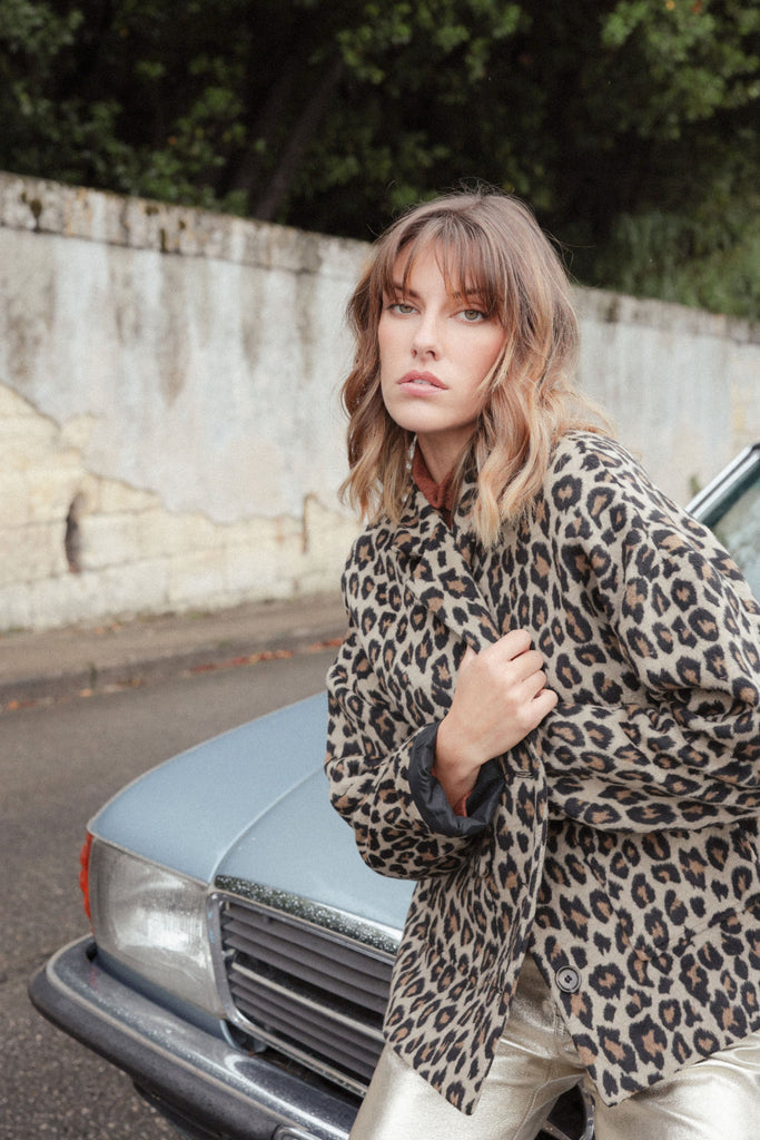 MANTEAU COURT LUNO LÉOPARD - PLUME PARIS - La mode en précommande