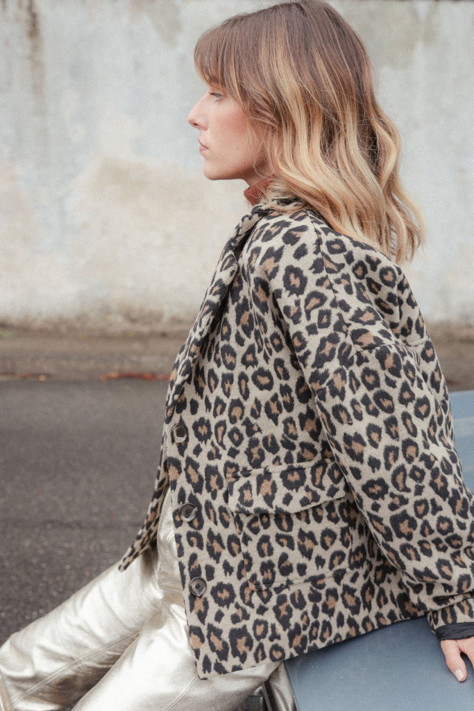 MANTEAU COURT LUNO LÉOPARD - PLUME PARIS - La mode en précommande