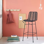 1073B-lot_de_2_tabourets_de_bar_en_rotin_et_metal_noirs-05.jpg