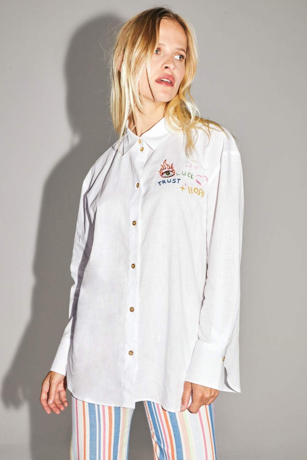 La Chemise Boho En Coton Lin Avec Broderie Cosmique Fabriquée Au Portugal