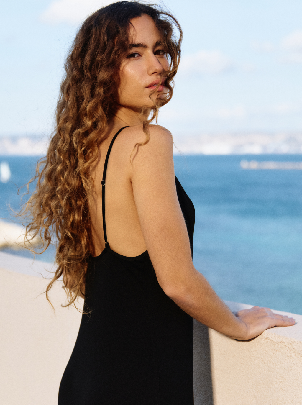 Robe New Deep Black