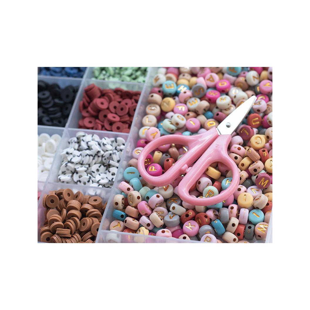 Maxi Boite - 16 Couleurs De Perles Heishi Nature Et Accessoires + Perles Lettres, Ciseaux Et Fil Élastique