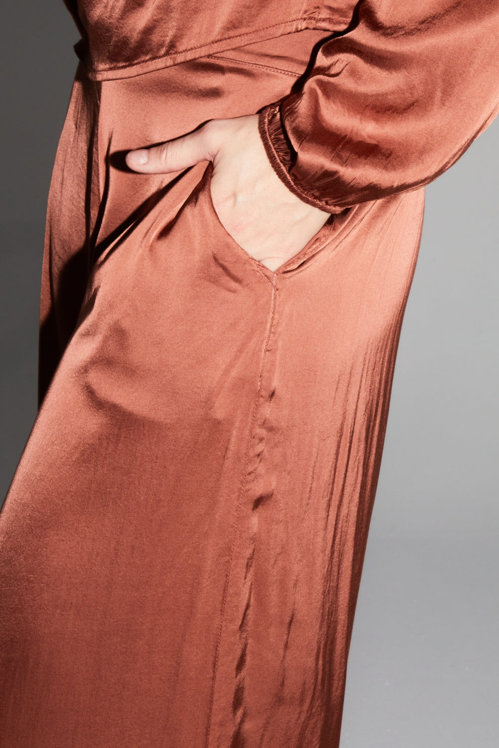 Pantalon Charlie Satin Viscose Cognac Fabriqué En Italie