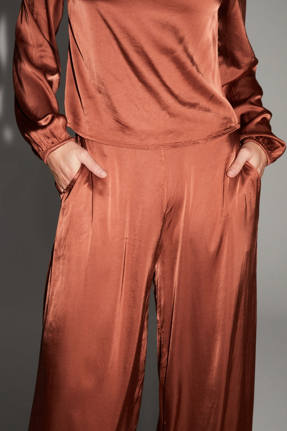 Pantalon Charlie Satin Viscose Cognac Fabriqué En Italie