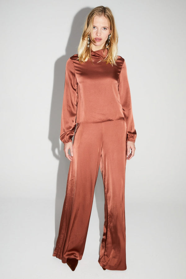 La Blouse Cléa Satin Viscose Strech Cognac Fabriquée En Italie