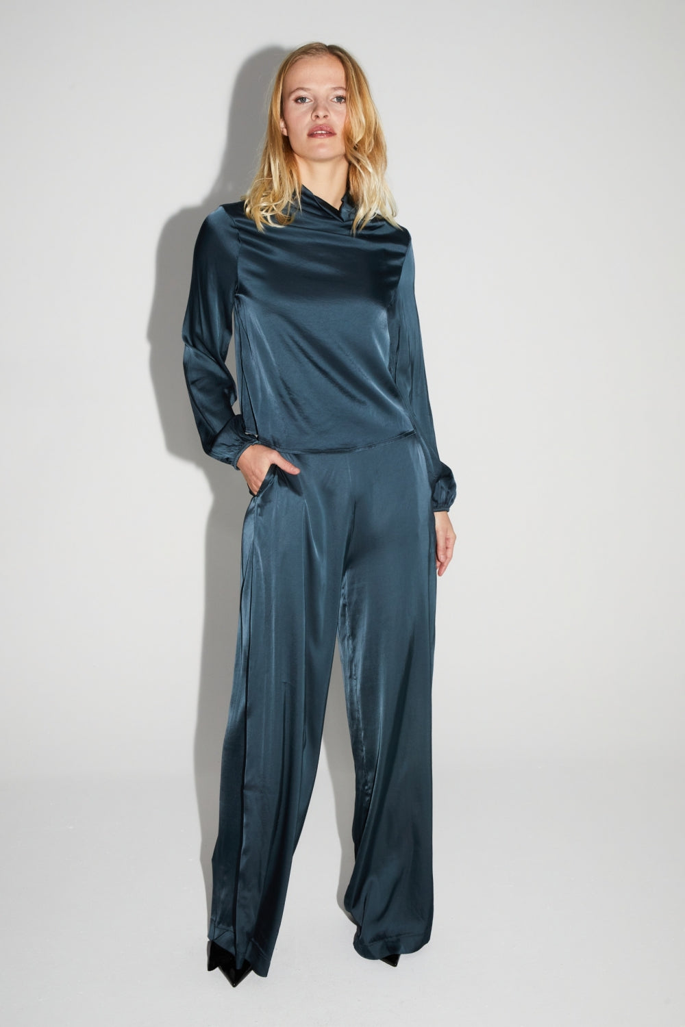 Pantalon Charlie Satin Viscose Bleu Atlantique Fabriqué En Italie