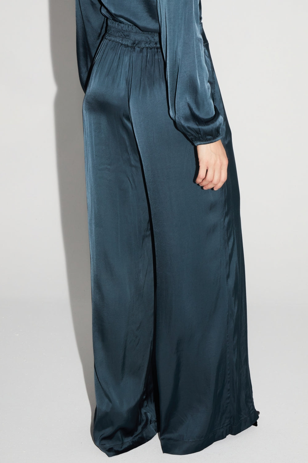 Pantalon Charlie Satin Viscose Bleu Atlantique Fabriqué En Italie