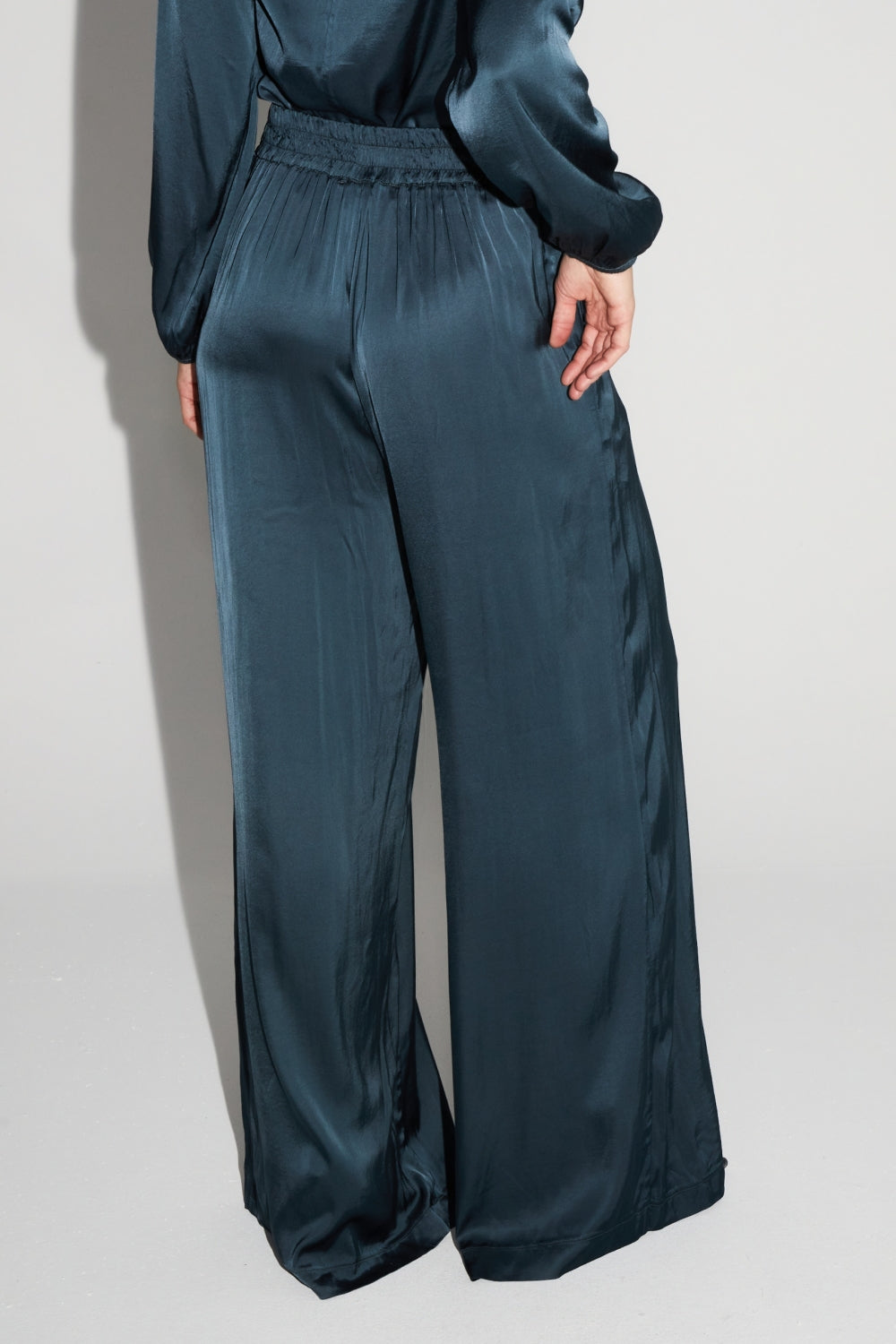 Pantalon Charlie Satin Viscose Bleu Atlantique Fabriqué En Italie