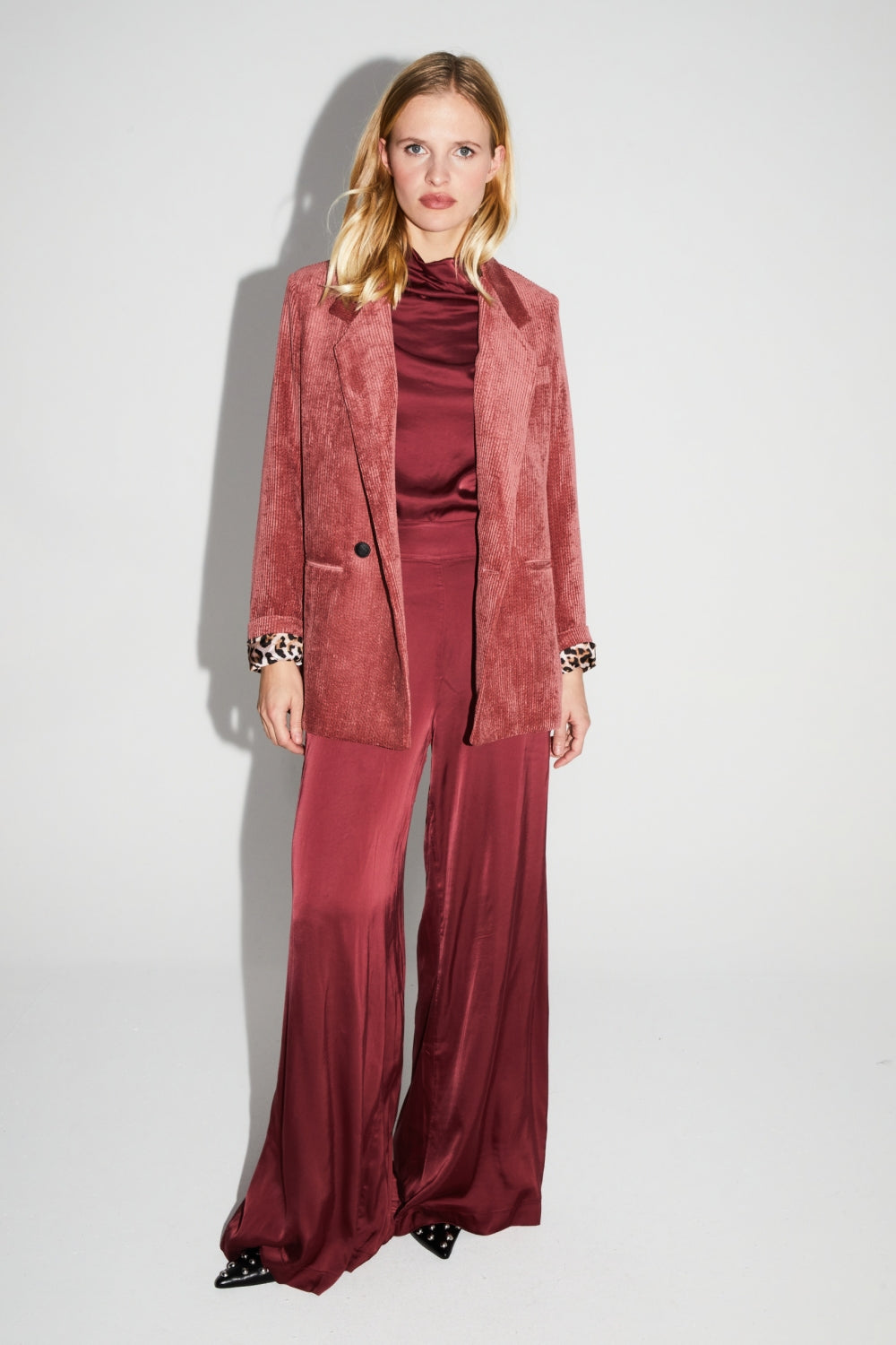 Pantalon Charlie Satin Viscose Bordeaux Fabriqué En Italie