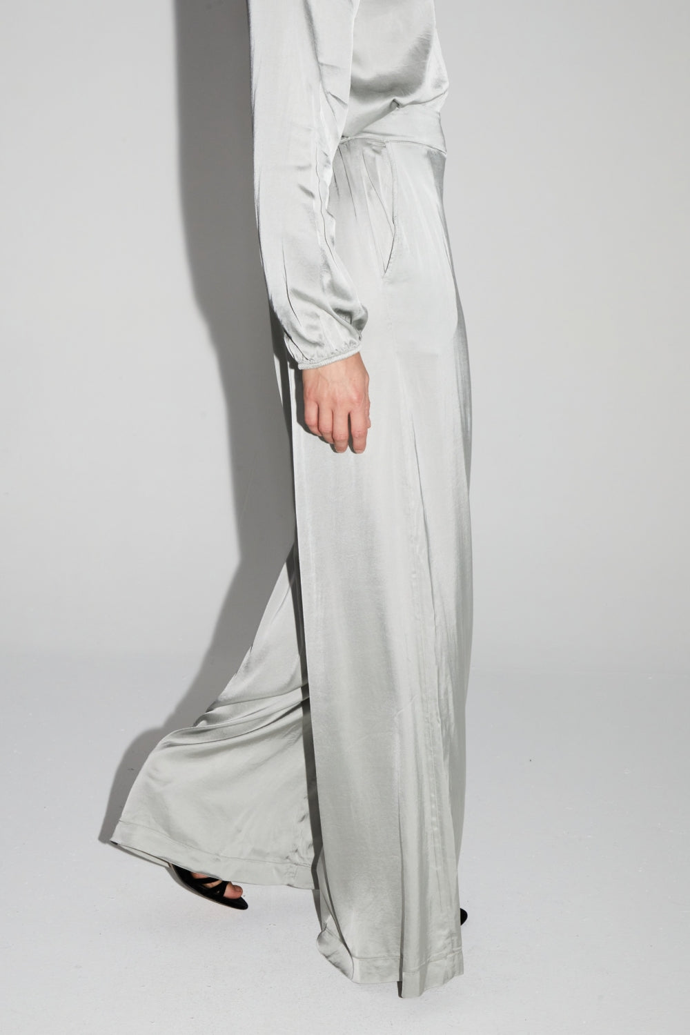 Pantalon Charlie Satin Viscose Silver Fabriqué En Italie