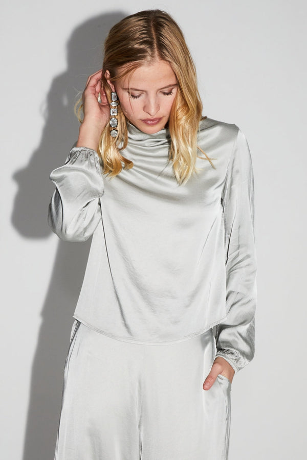 La Blouse Cléa Satin Viscose Strech Silver Fabriquée En Italie