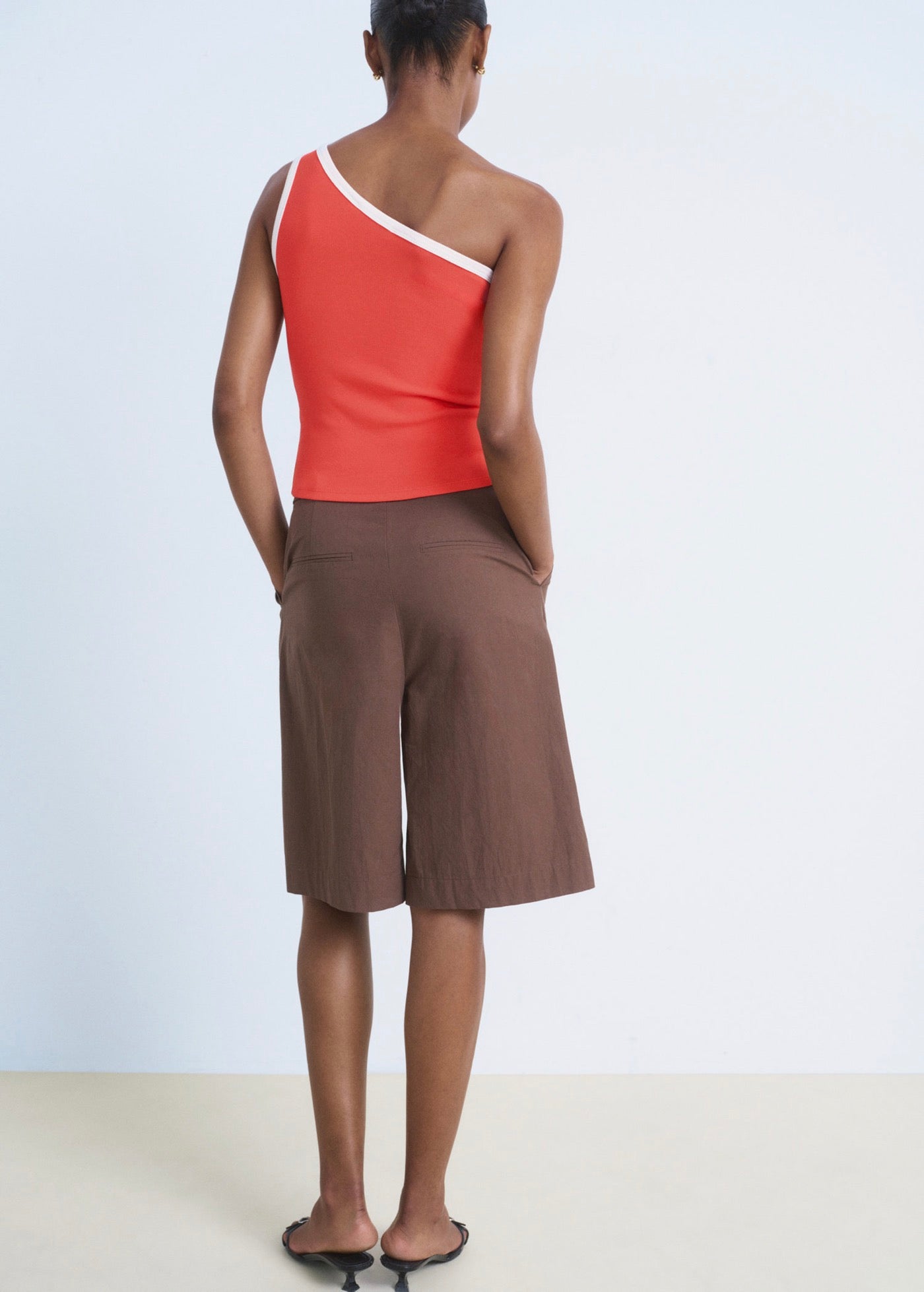 Top Asymétrique Liseré Contrastant