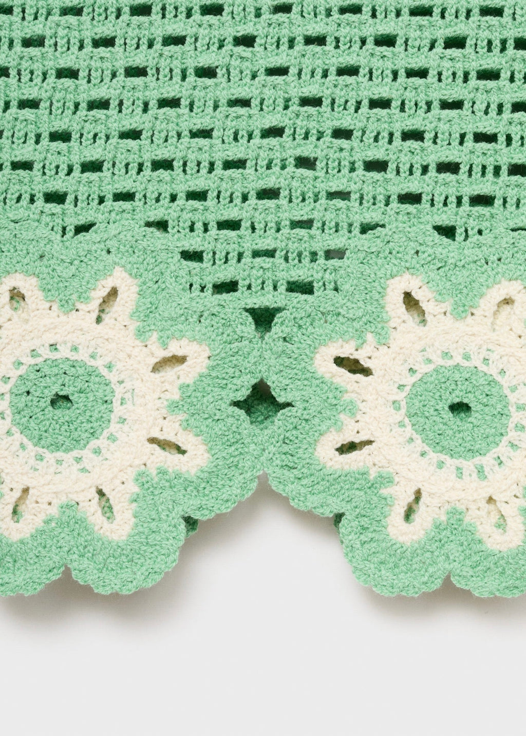 Top En Crochet Finitions À Fleurs