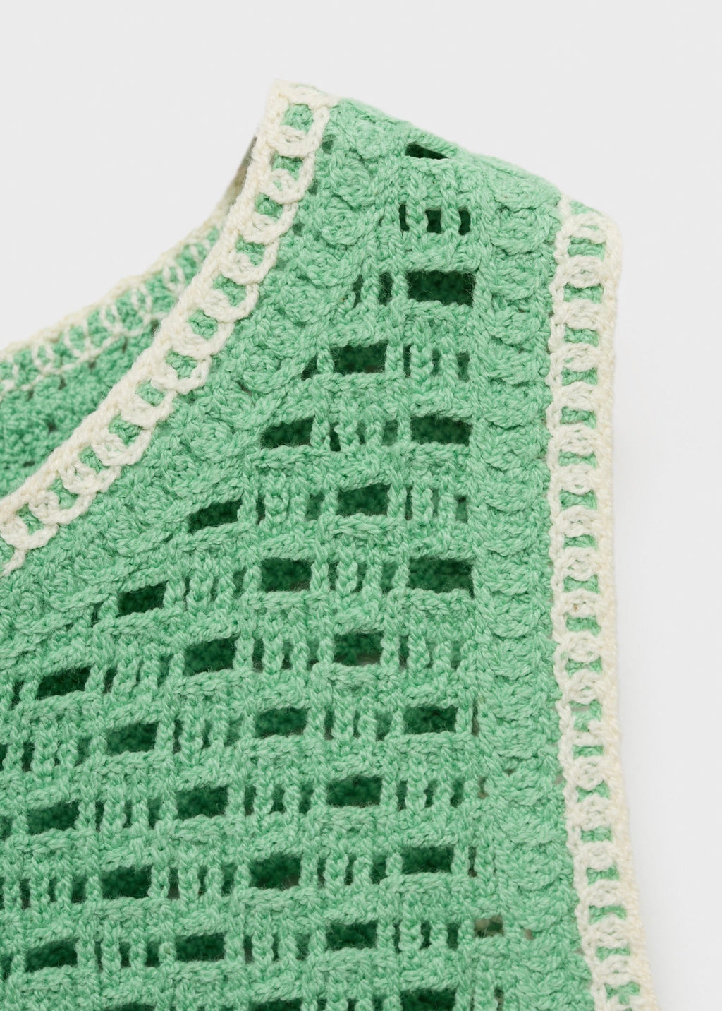Top En Crochet Finitions À Fleurs