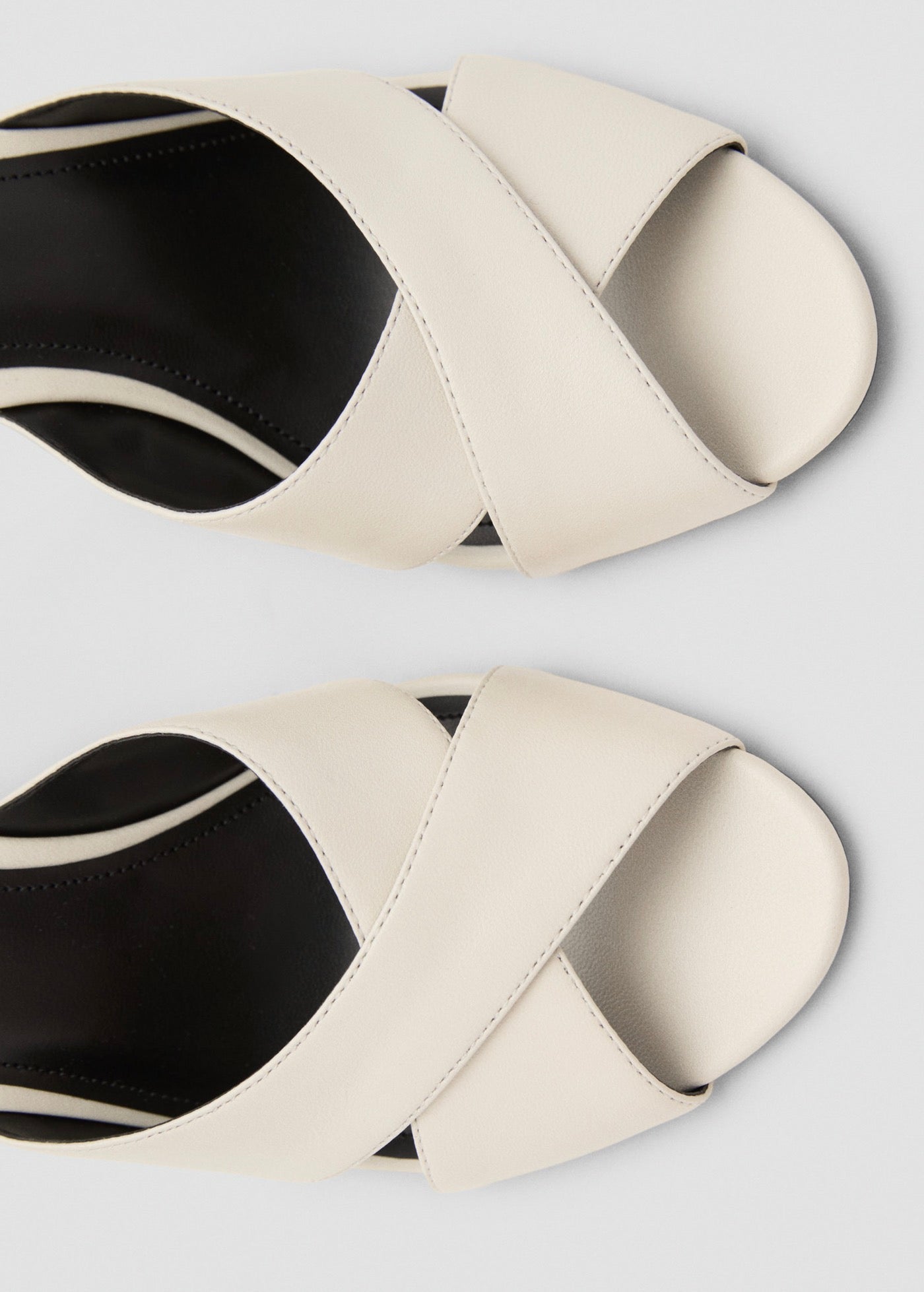 Sandales Cuir À Talon Et Lanières Croisées