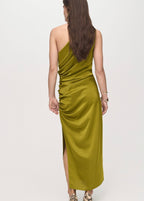Robe Asymétrique Satinée Avec Fronce Latérale