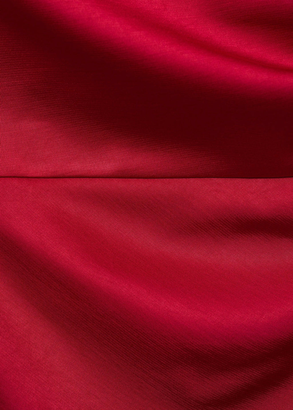 Robe Asymétrique Satinée Avec Fronce Latérale