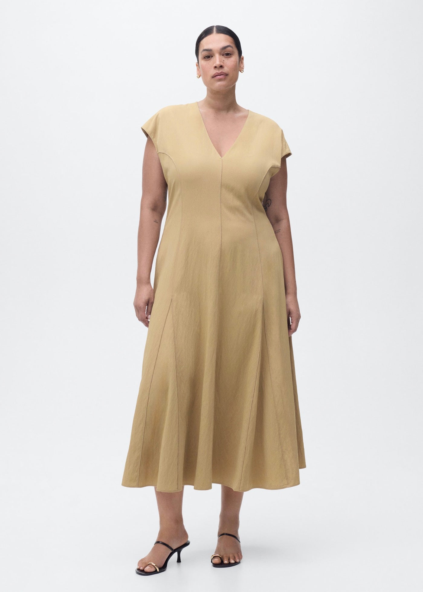 Robe Col V Avec Coutures