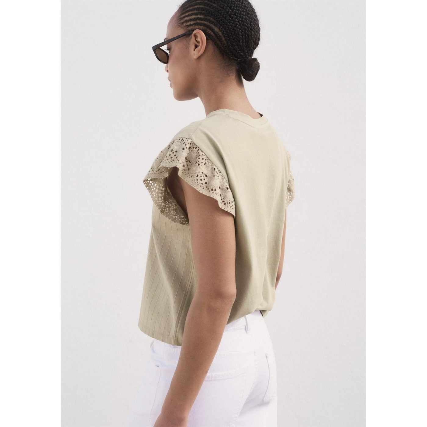 T-Shirt Manches Courtes Volant Ajouré