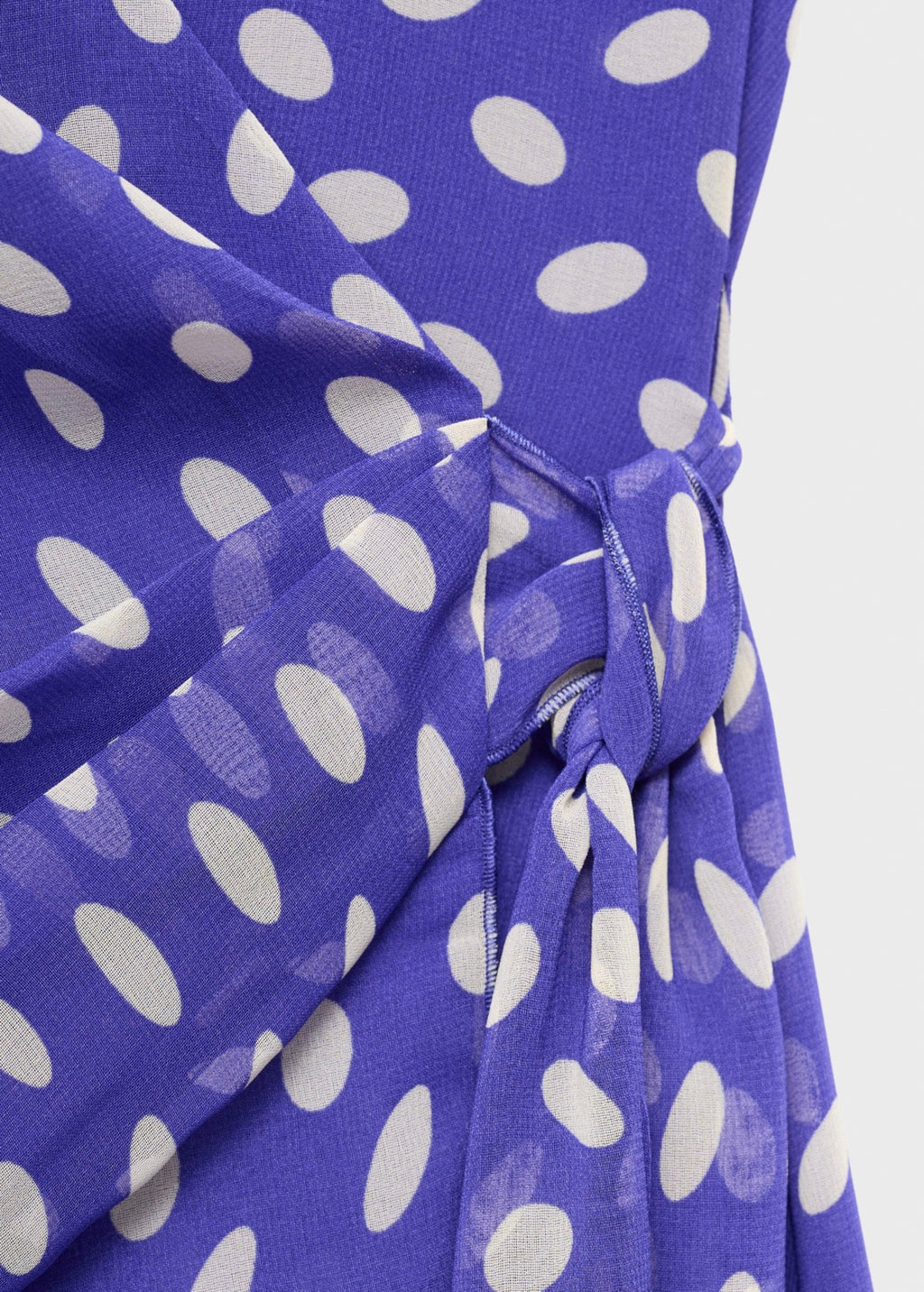 Robe Cache-Cs_x0001_Ur À Pois