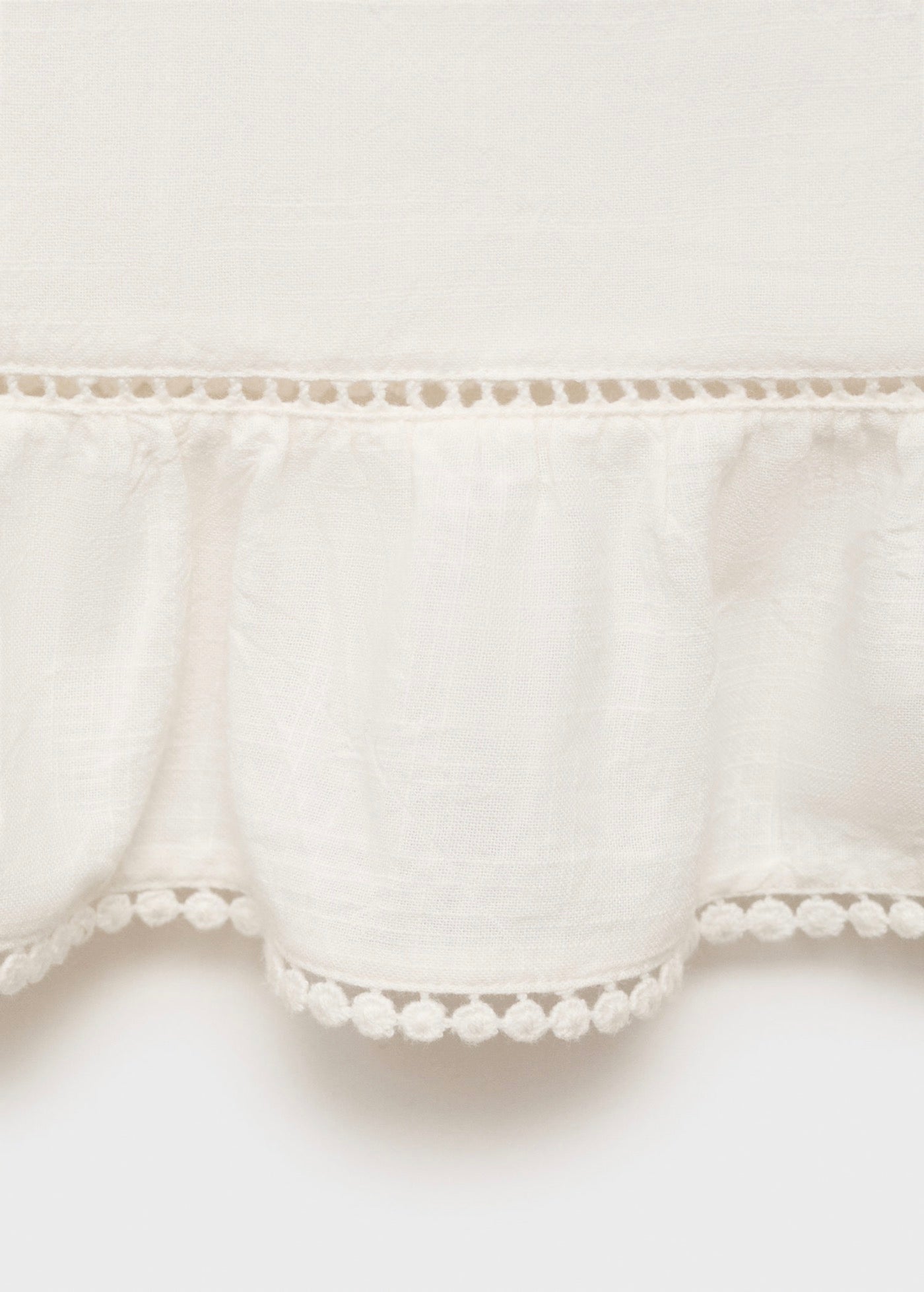Haut Brodé En Dentelle Rapportée