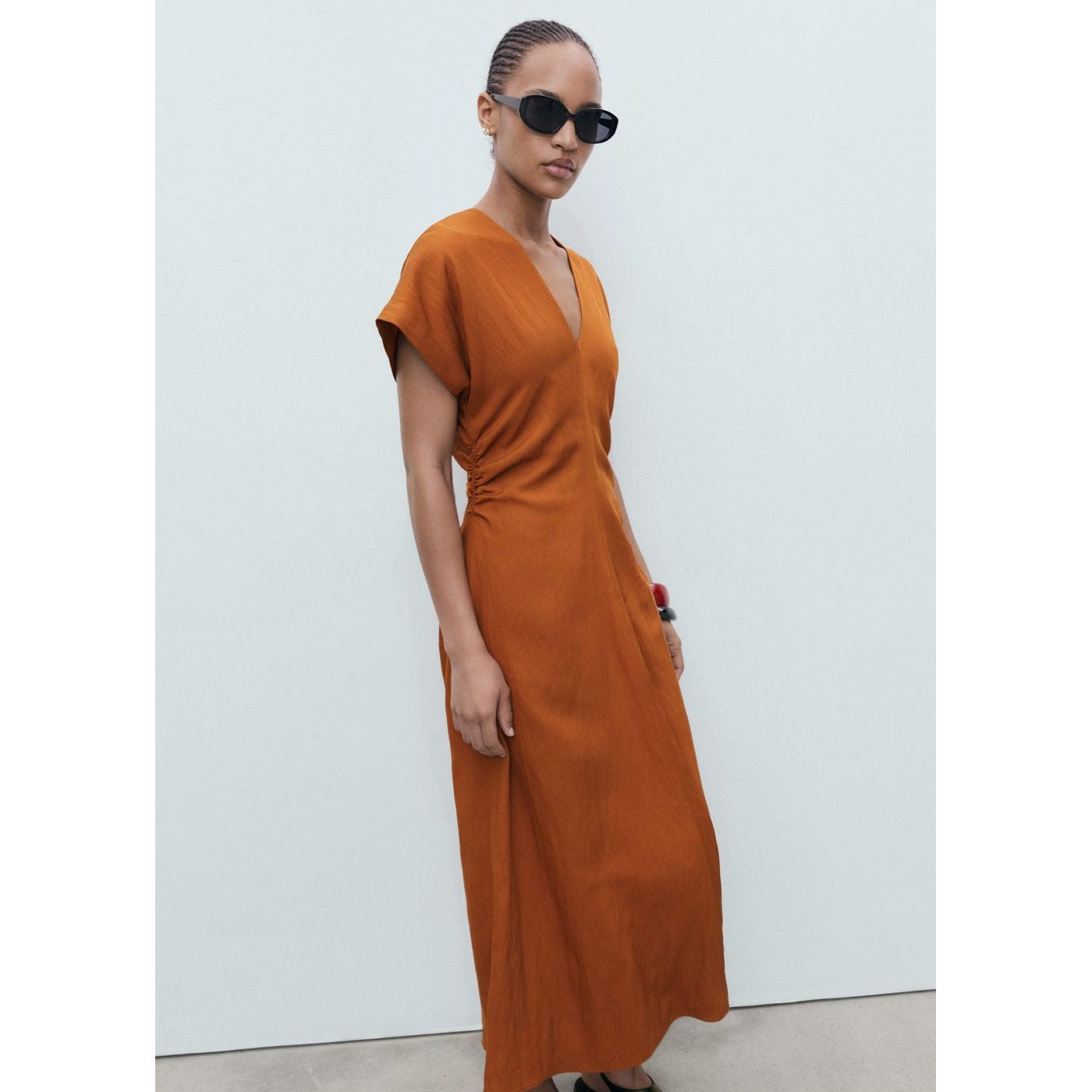Robe Midi Froncée Sur Les Côtés