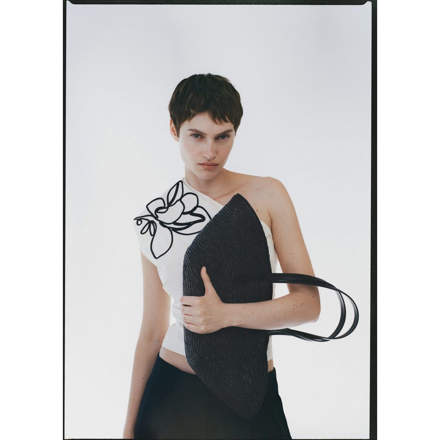 Top Asymétrique Brodé Fleurs
