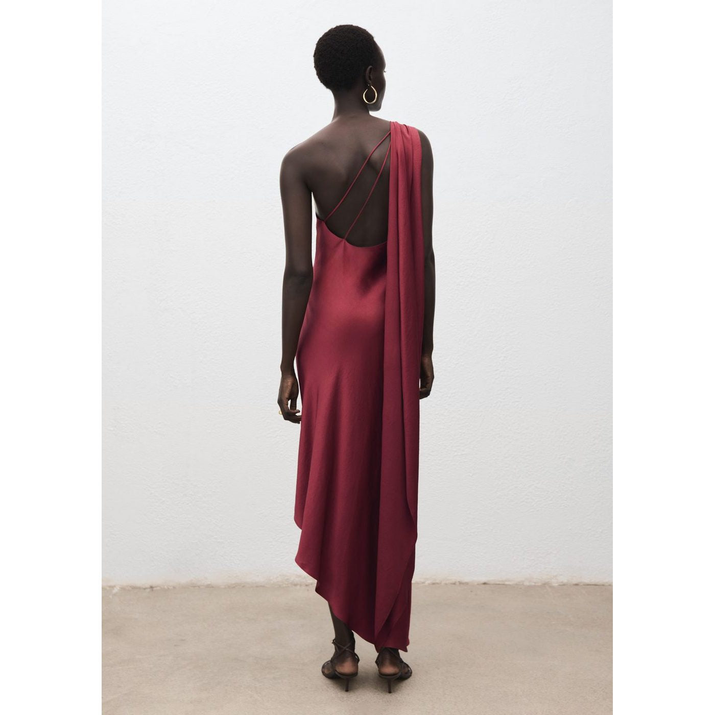 Robe Satinée Asymétrique