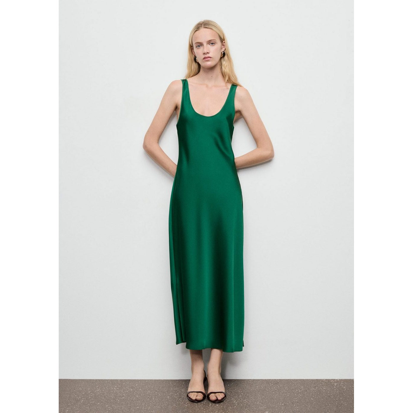 Robe Satinée Col Plongeant