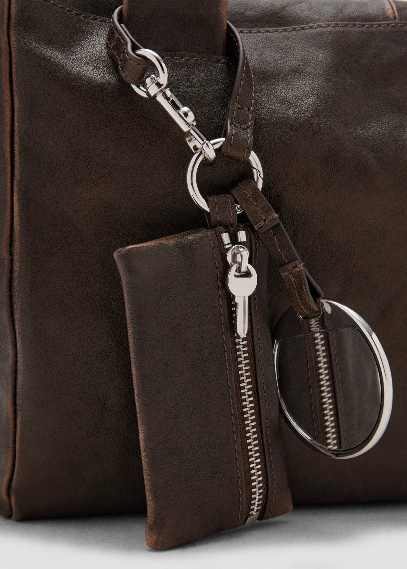 Sac Bandoulière Moyen En Cuir Avec Breloques