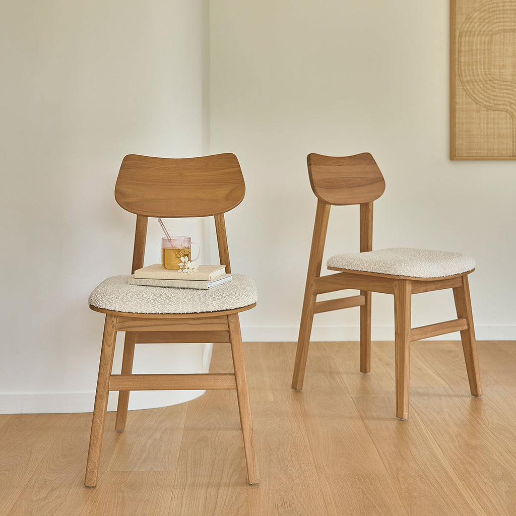 1821B-lot_de_2_chaises_en_teck_massif_assise_bouclette-01.jpg