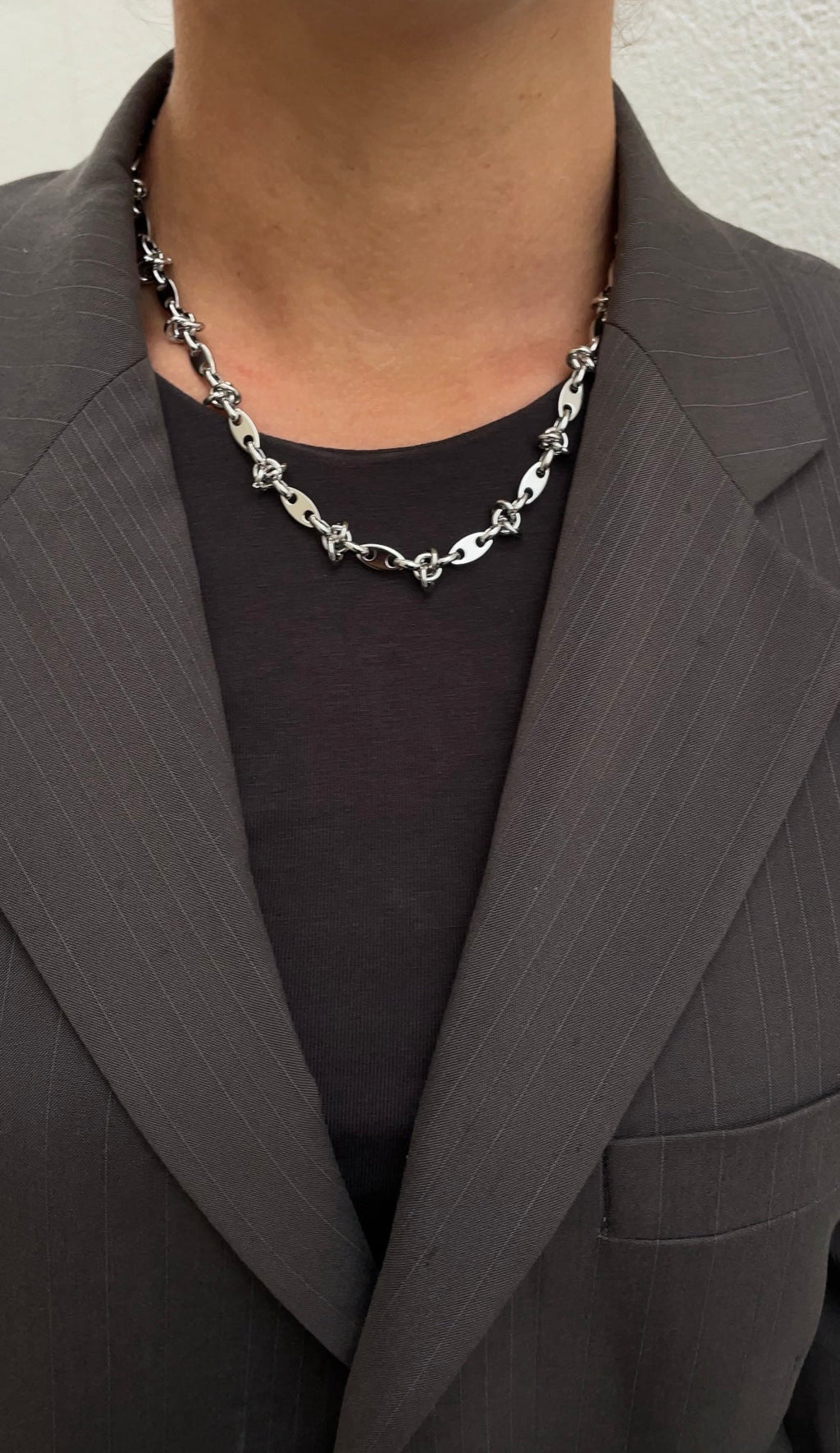 Collier Knot