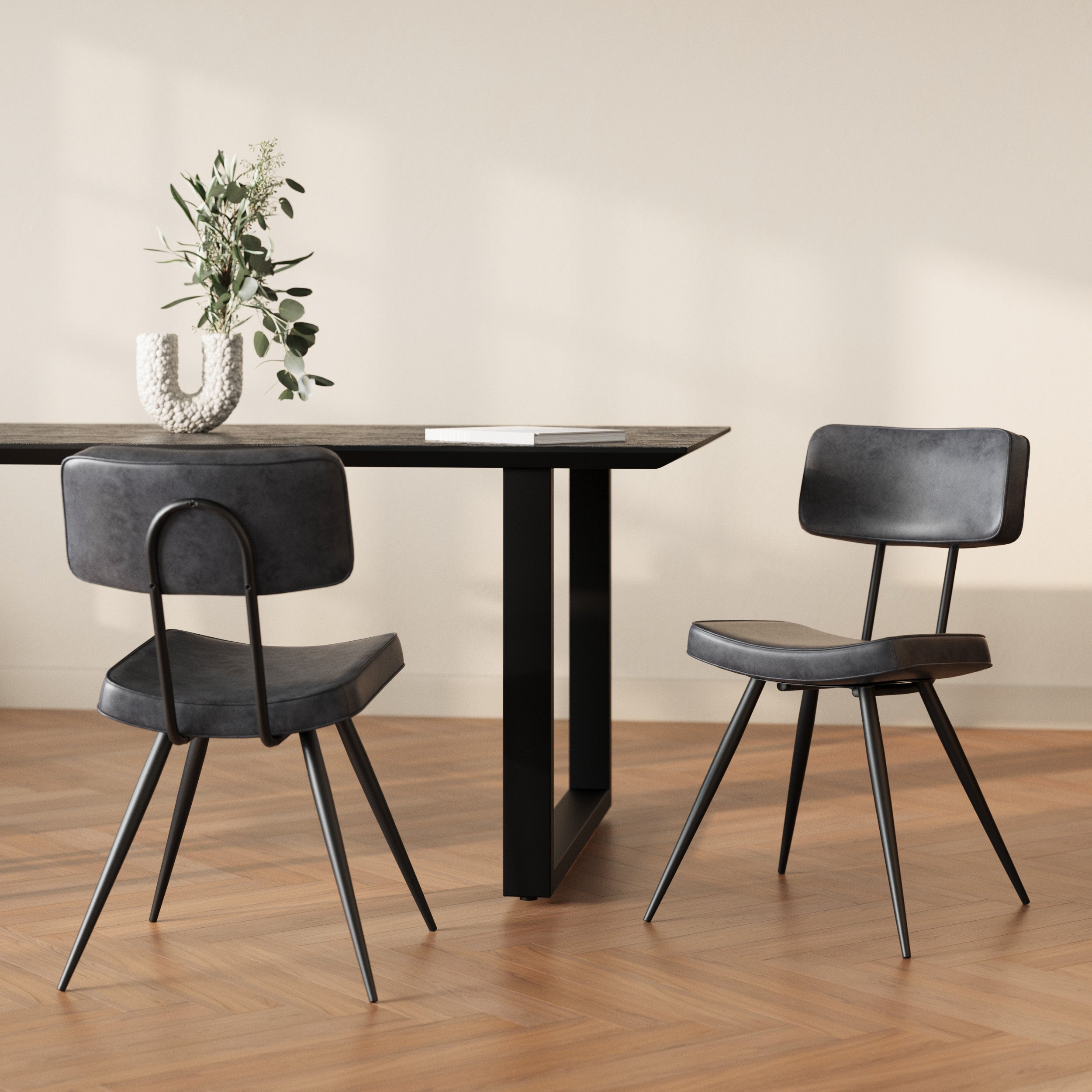 2 chaises en cuir synthetique noir et gris fonce texas