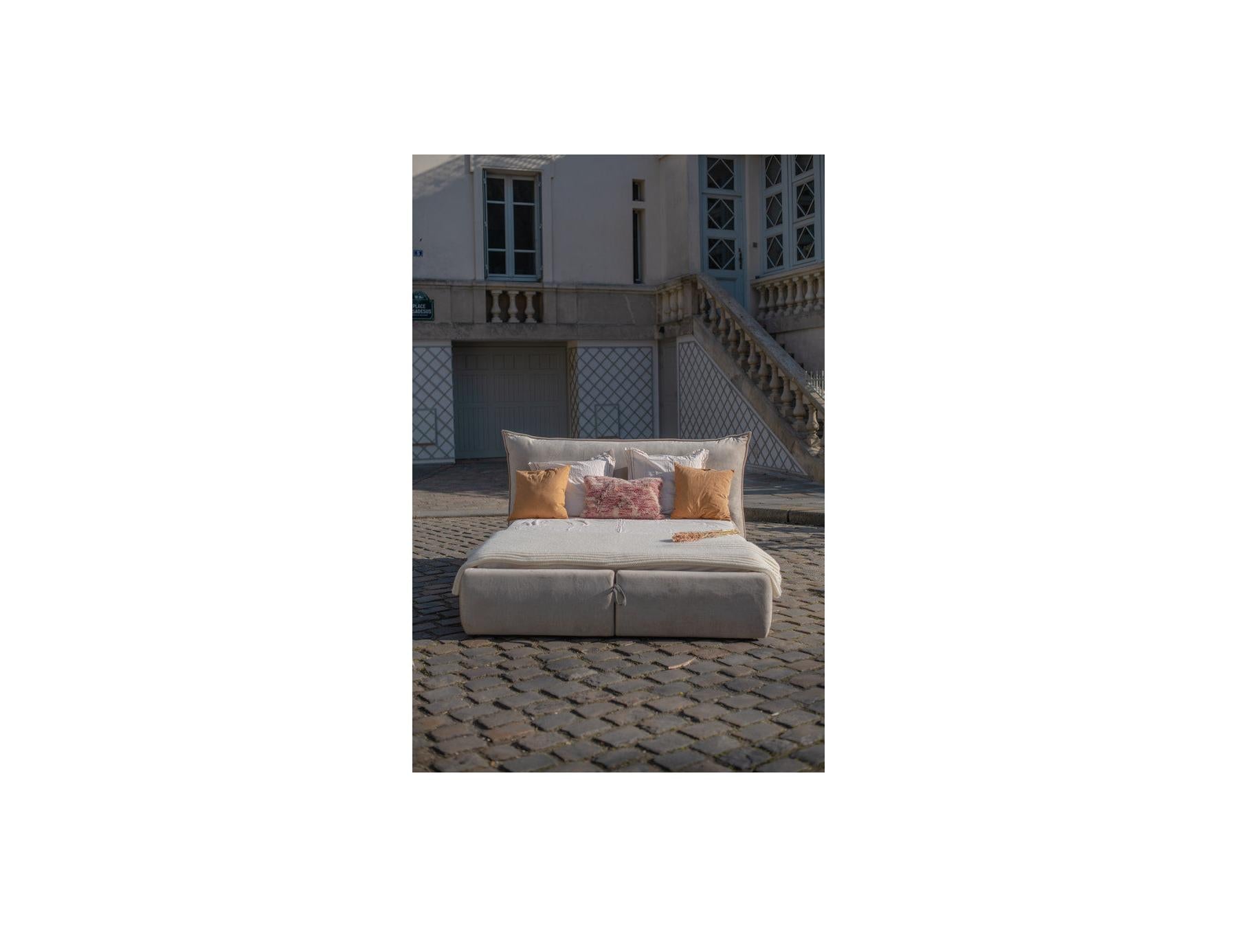 Jade - Lit Coffre Avec Tête De Lit Effet Oreiller