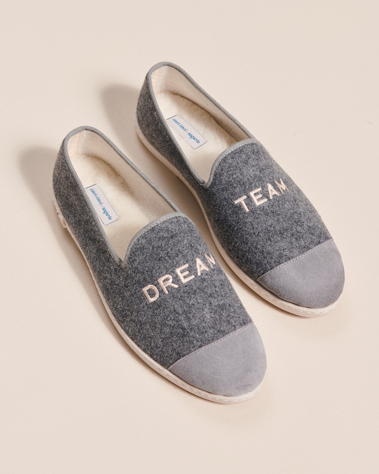 Les Chaussons Dream Team Homme Gris - Angarde X Émoi Émoi