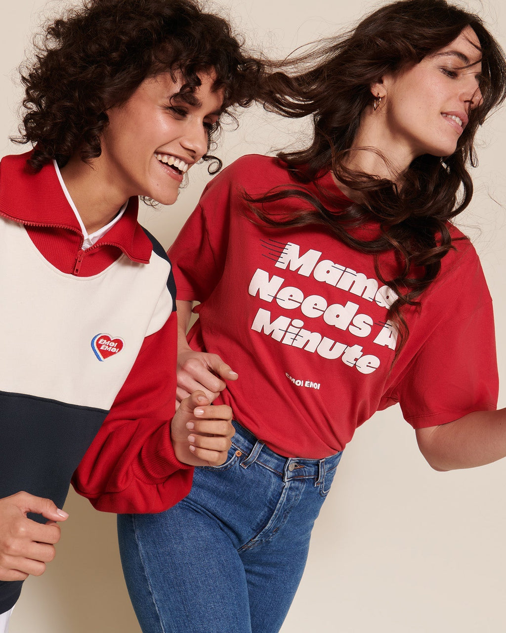 Le T-Shirt Mama Needs A Minute En Coton Bio - Garment Dye Rouge