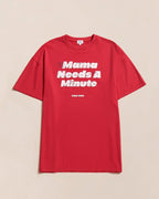 Le T-Shirt Mama Needs A Minute En Coton Bio - Garment Dye Rouge