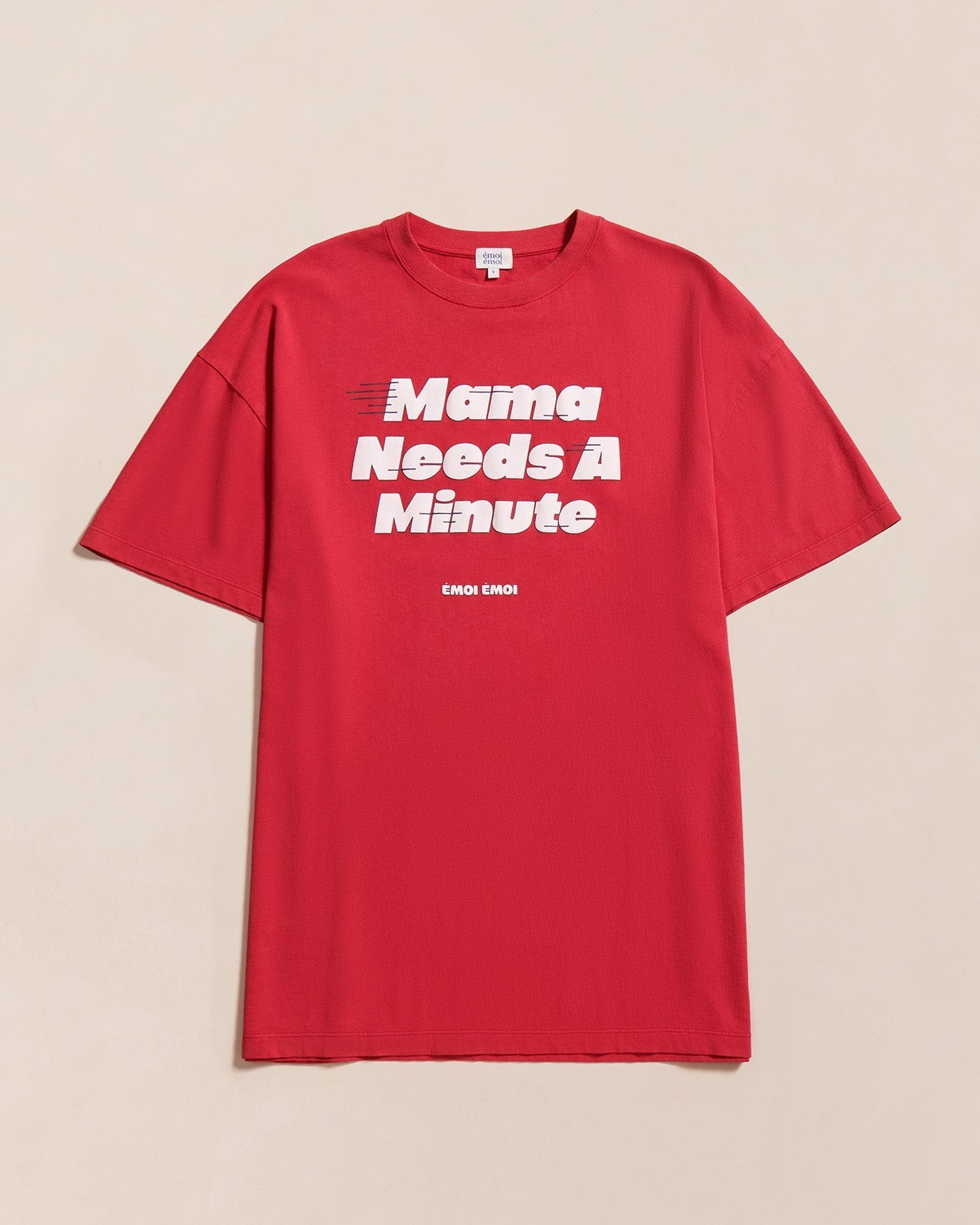 Le T-Shirt Mama Needs A Minute En Coton Bio - Garment Dye Rouge