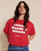 Le T-Shirt Mama Needs A Minute En Coton Bio - Garment Dye Rouge