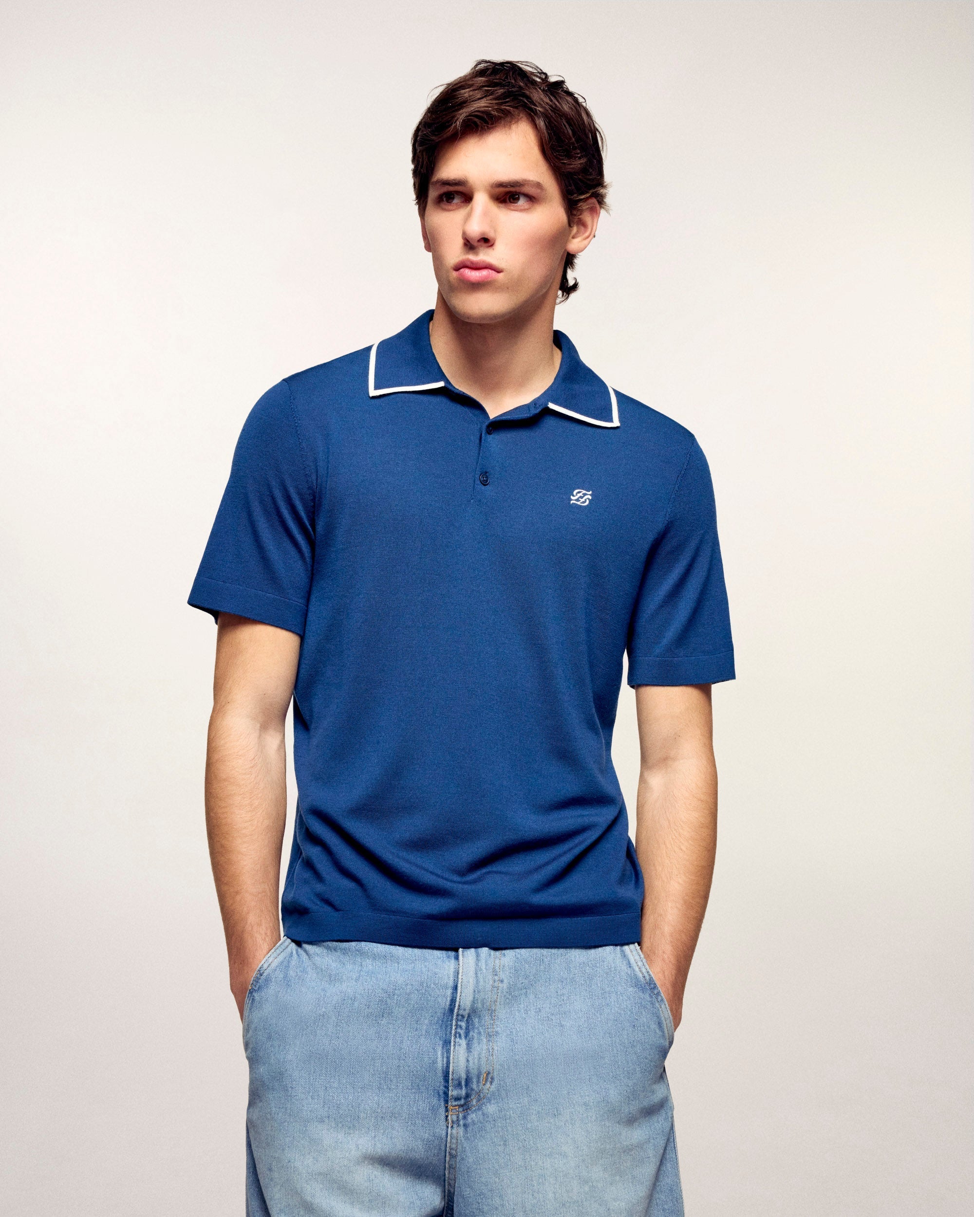#label: Dren mesure 1,89m et porte une taille M