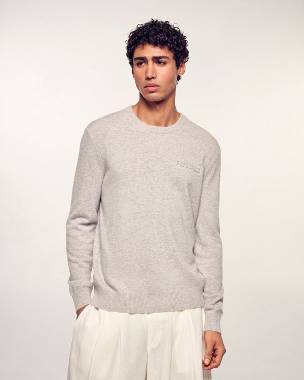 #label: Maxime mesure 1,87m et porte une taille M