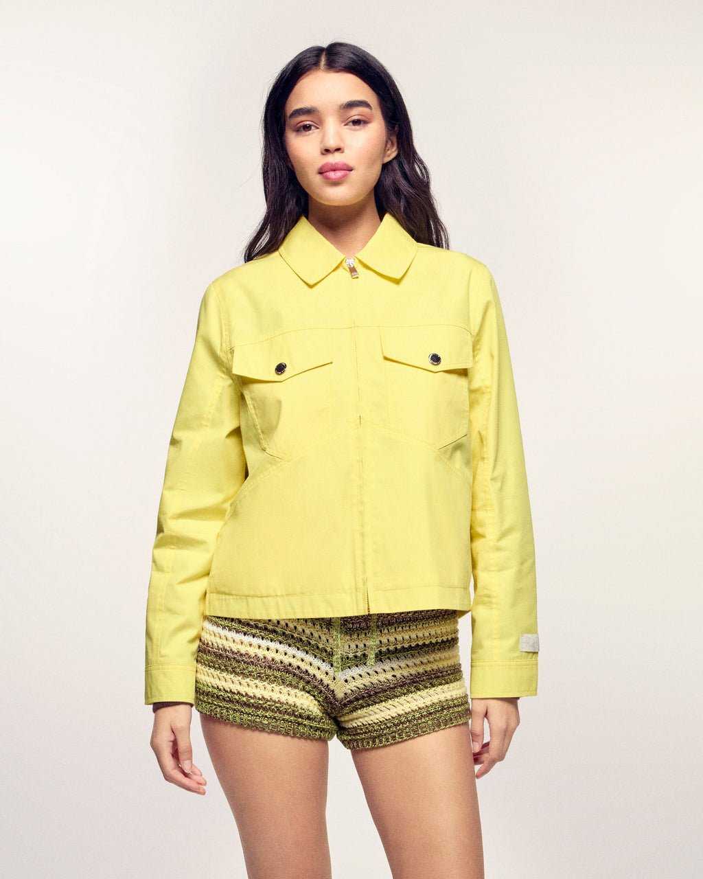 #label: Ehlana mesure 1,77m et porte une taille S