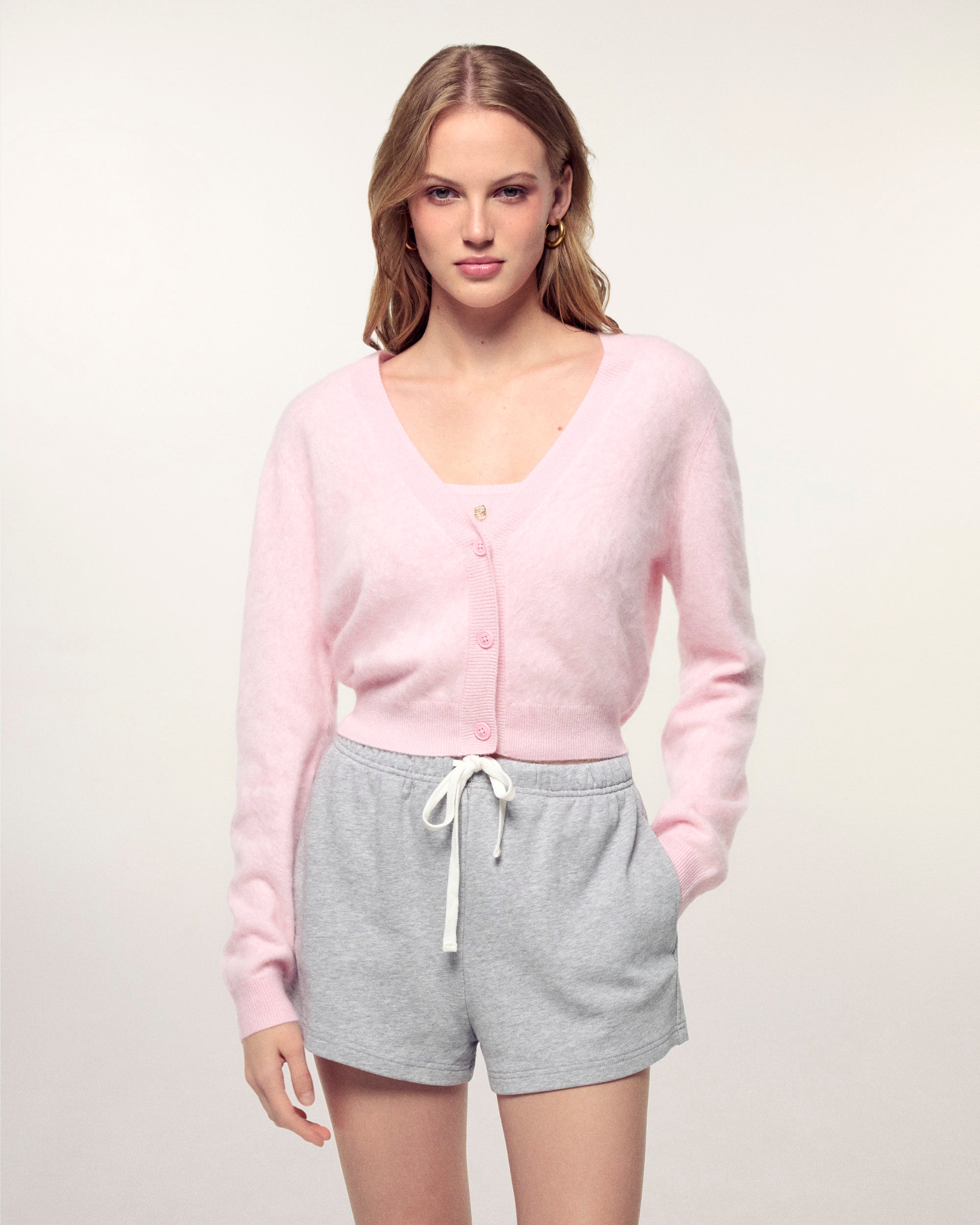 #label: Angelina mesure 1,74m et porte une taille S