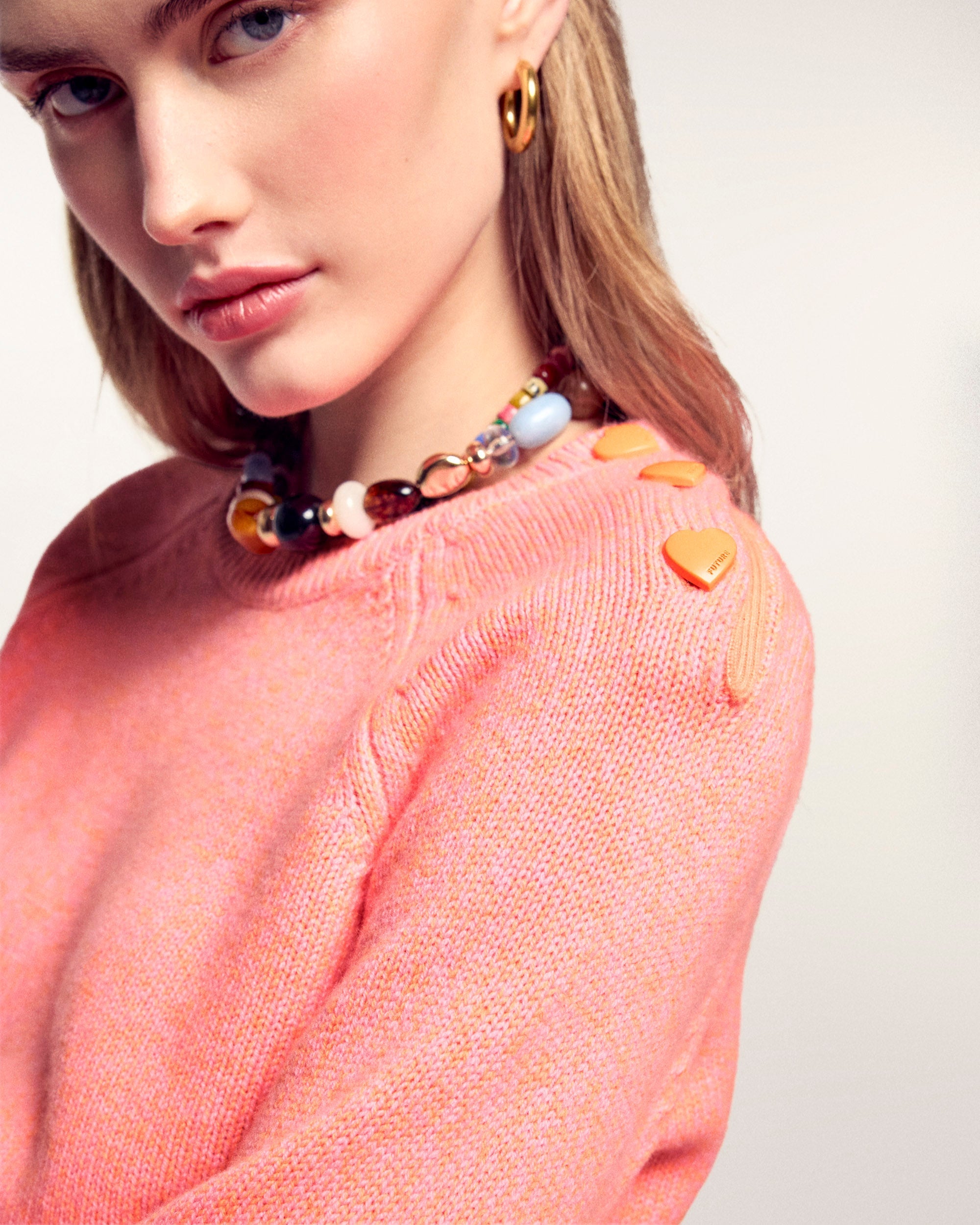 Pull Col Rond Boutons Cœur