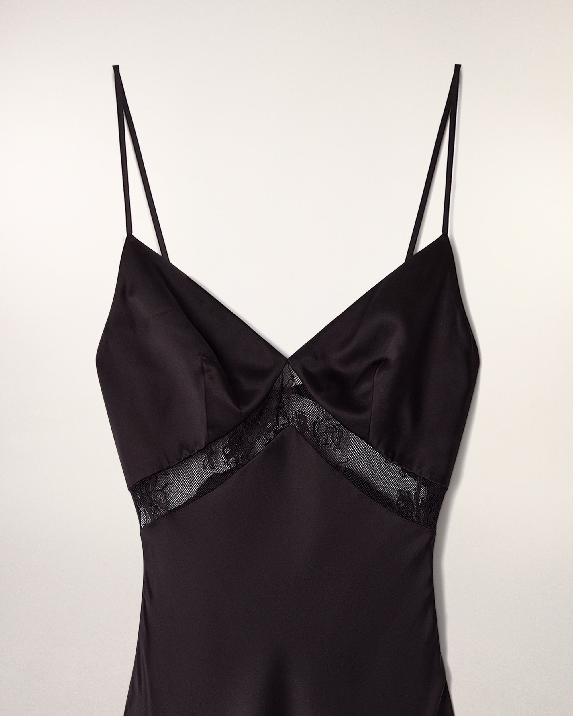 Robe Longue Bretelles À Découpes Dentelle