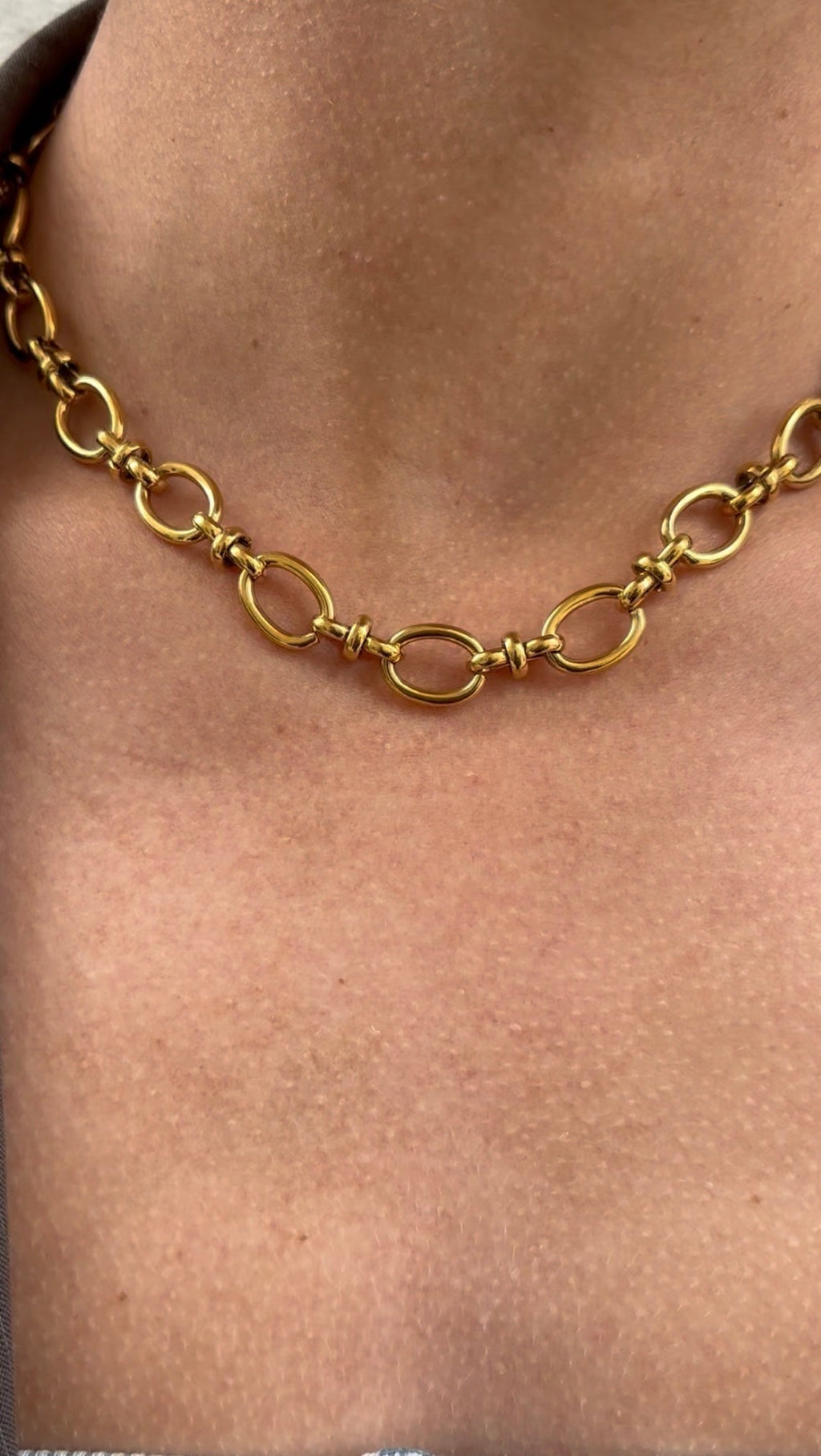 Collier Oval