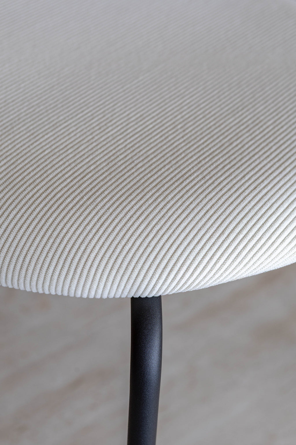 Riva - Ensemble Table Rectangle - Effet Noyer/Velours/Metal - Ecru/Noyer