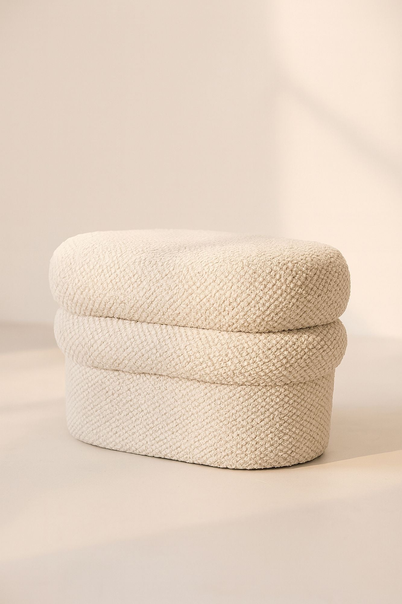 Ulysse - Pouf Oval - Bouclette/Bois - Beige