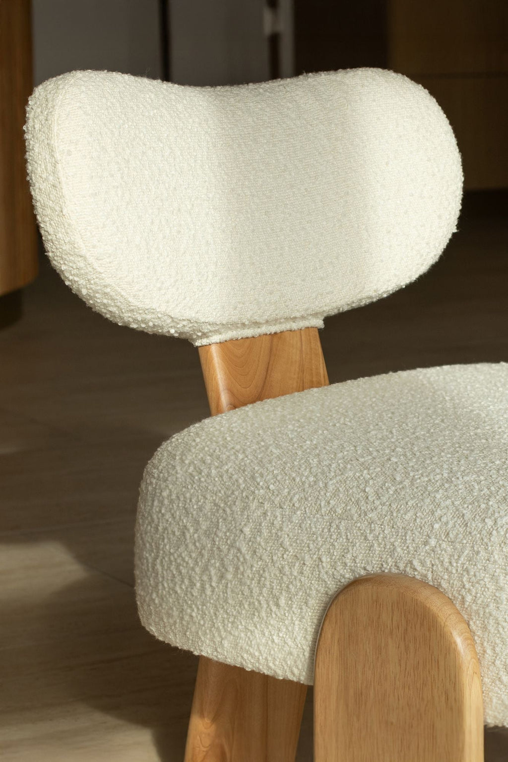 Hella - Fauteuil - Tissu Bouclette/Bois - Blanc